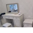 Туалетный стол с зеркалом и пуфом Берта белый жемчуг