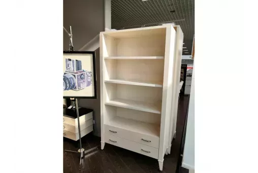 Книжный шкаф