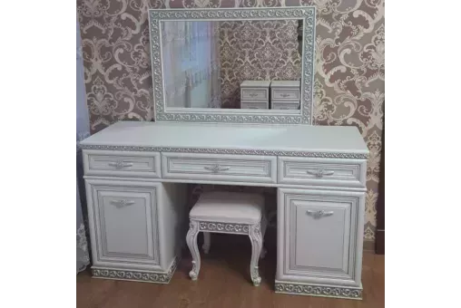 Туалетный стол с зеркалом и пуфом Берта белый жемчуг